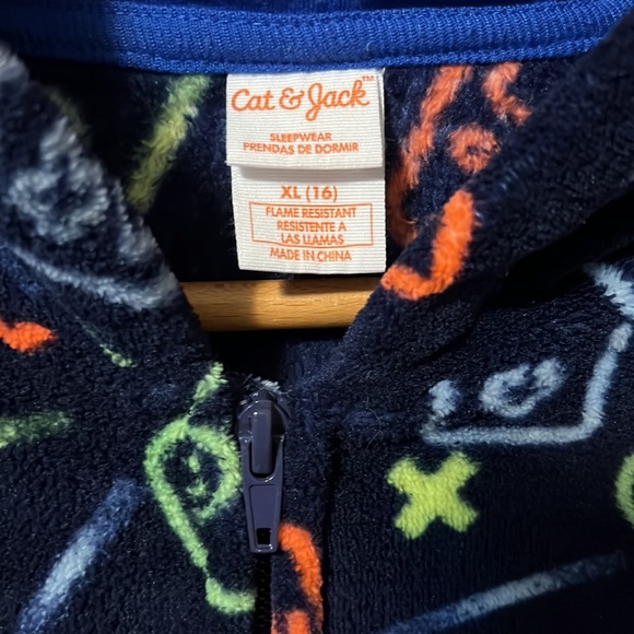 Cat & Jack Video Controller Hooded Big Kid Sleeper. - Picture 3 of 8